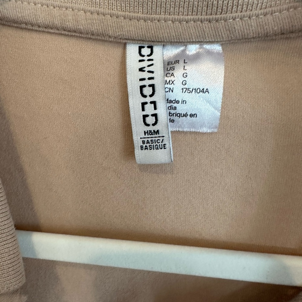 8/$20  H&M Divided Beige Cropped Top Large NWOT - Picture 2 of 5